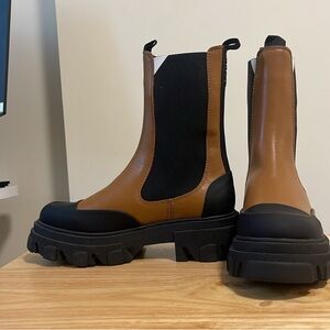 GANNI Brown Leather Chelsea Boots size 39